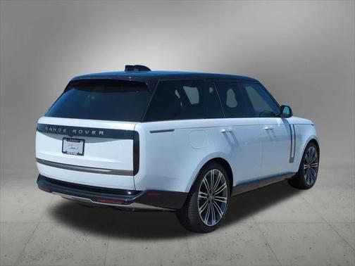 2025 Land Rover Range Rover P530 SE