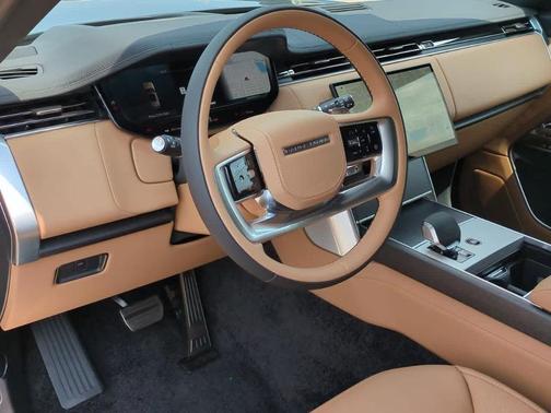 2025 Land Rover Range Rover P400 SE