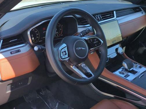 2024 Jaguar F-PACE P400 R-Dynamic S