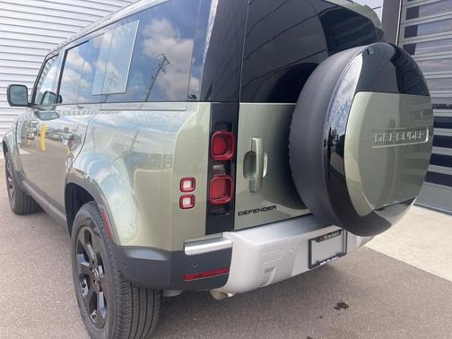 2025 Land Rover Defender P400 S