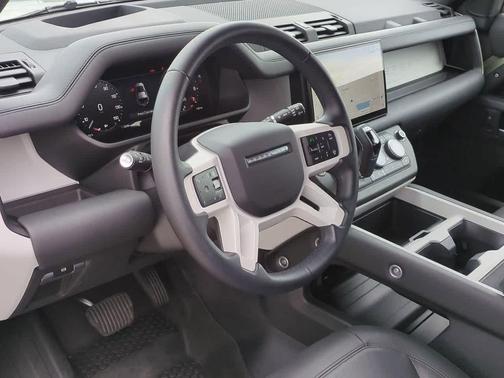 2025 Land Rover Defender P400 S