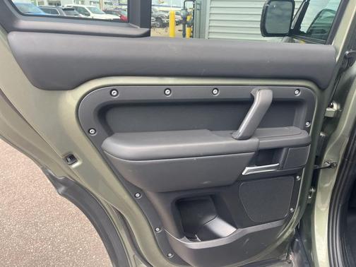 2025 Land Rover Defender P400 S