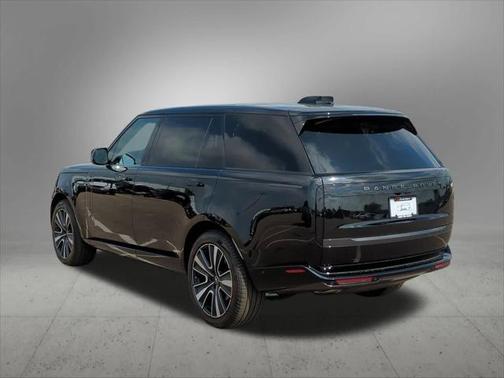2025 Land Rover Range Rover P400 SE 7 Seat