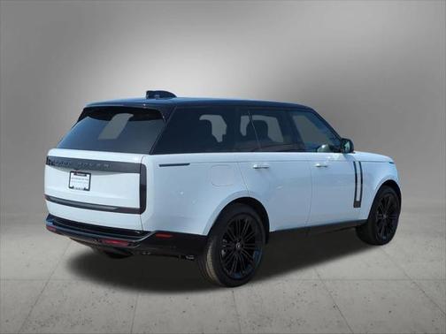 2025 Land Rover Range Rover P530 SE