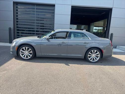 2019 Chrysler 300 Touring L