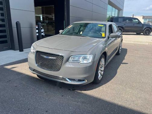 2019 Chrysler 300 Touring L