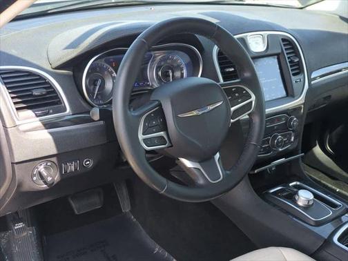 2019 Chrysler 300 Touring L