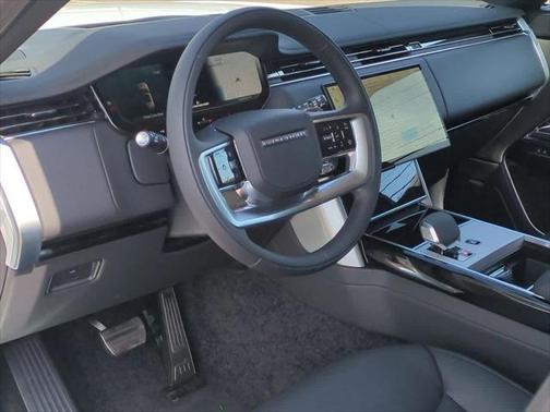 2025 Land Rover Range Rover P530 SE 7 Seat