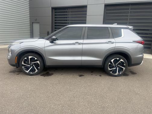 2022 Mitsubishi Outlander SE