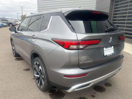 2022 Mitsubishi Outlander SE