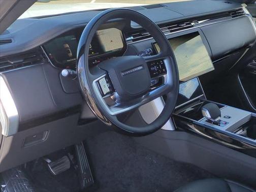 2025 Land Rover Range Rover P530 SE 7 Seat