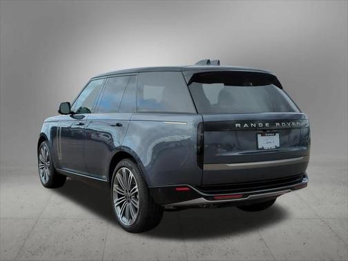 2025 Land Rover Range Rover P530 SE