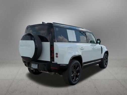 2025 Land Rover Defender P400 X-Dynamic SE