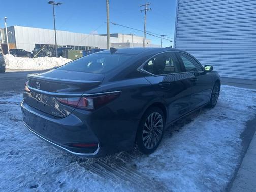 2024 Lexus ES 300h Ultra Luxury