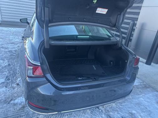 2024 Lexus ES 300h Ultra Luxury