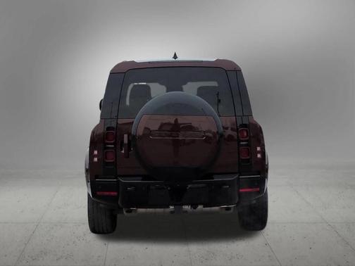 2024 Land Rover Defender P400 X-Dynamic SE