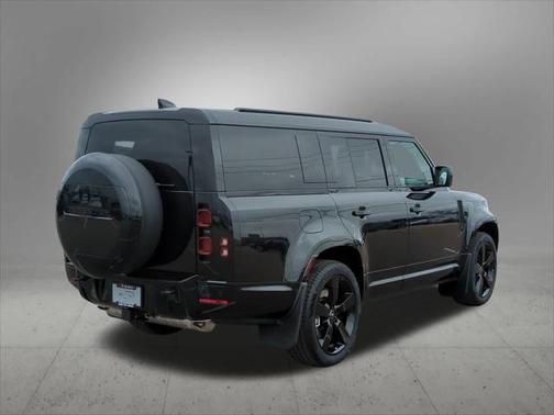 2025 Land Rover Defender P400 X-Dynamic SE