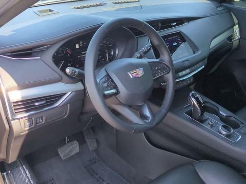 2023 Cadillac XT4 Premium Luxury