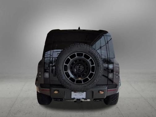 2026 Land Rover Defender OCTA