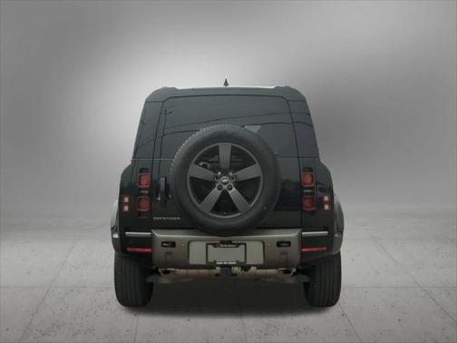 2024 Land Rover Defender P400 X-Dynamic SE