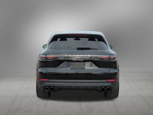 2022 Porsche Cayenne S