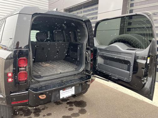 2023 Land Rover Defender X-Dynamic SE