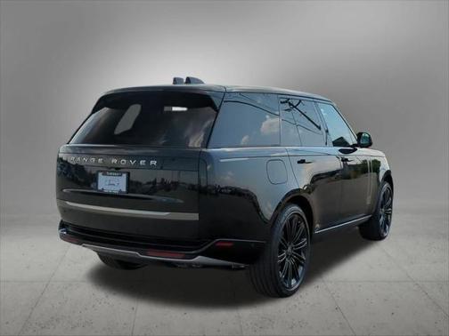 2025 Land Rover Range Rover P530 SE