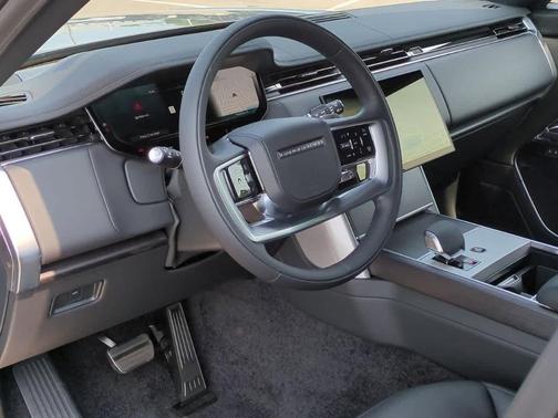 2025 Land Rover Range Rover P530 SE