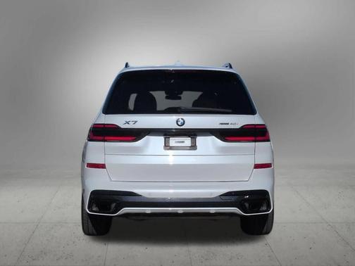 Mineral White Metallic 2024 BMW X7 xDrive40i