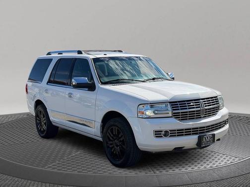 White Platinum Metallic Tri-Coat 2014 Lincoln Navigator Base