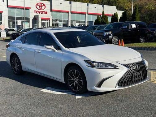 2023 Lexus ES 250 Base