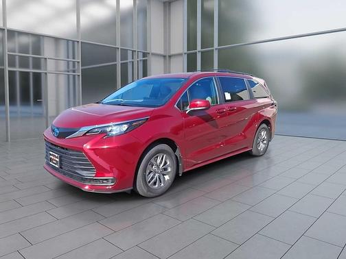 2025 Toyota Sienna LE