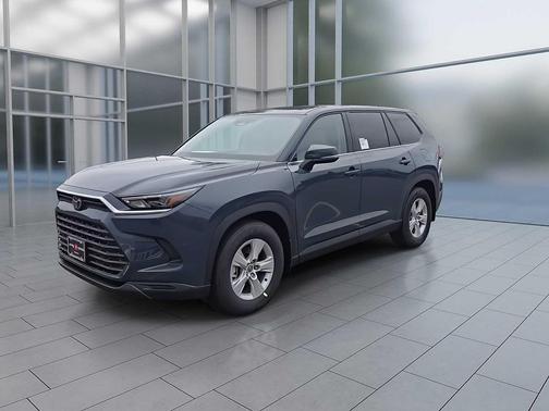 2025 Toyota Highlander LE