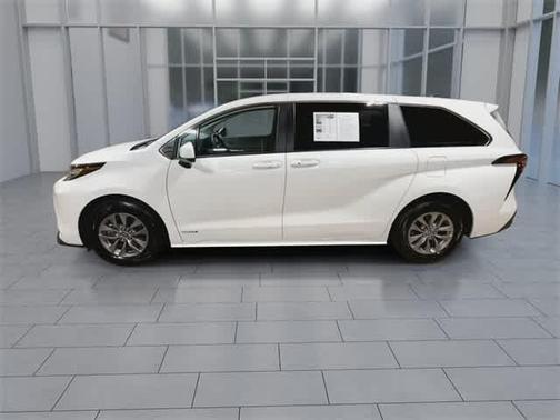 2021 Toyota Sienna LE
