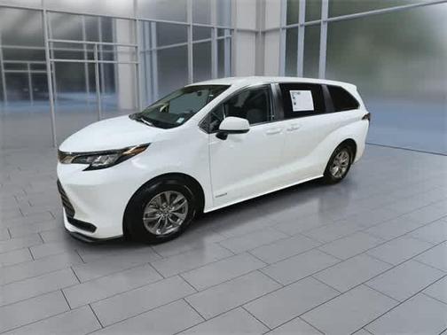 2021 Toyota Sienna LE
