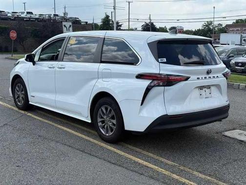 2021 Toyota Sienna LE