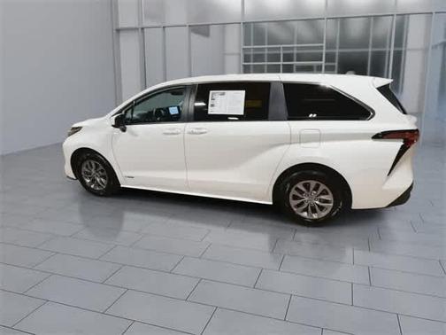 2021 Toyota Sienna LE