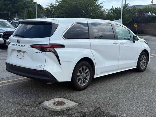 2021 Toyota Sienna LE