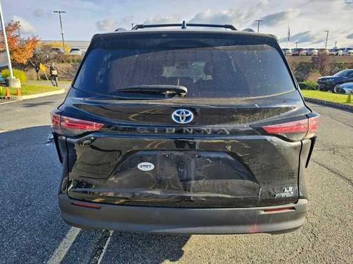 2022 Toyota Sienna LE
