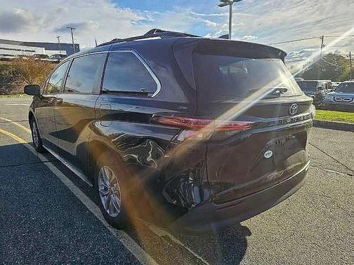 2022 Toyota Sienna LE