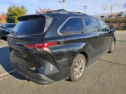 2022 Toyota Sienna LE