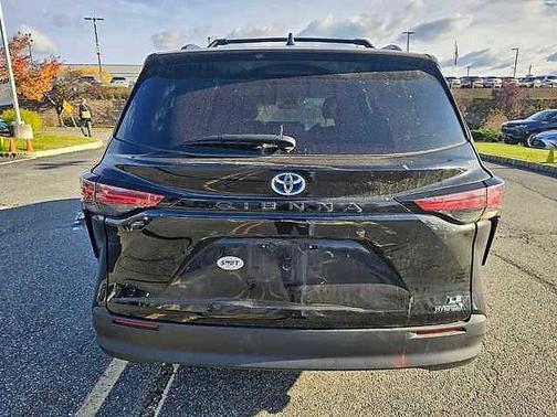 2022 Toyota Sienna LE