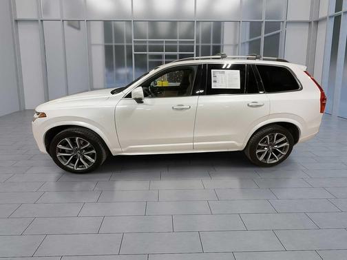 2019 Volvo XC90 T6 Momentum