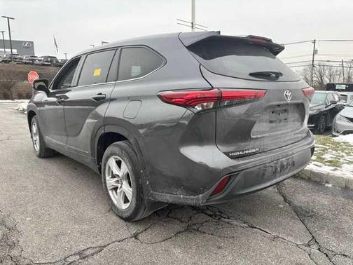 2022 Toyota Highlander LE