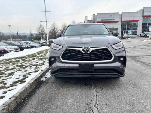 2022 Toyota Highlander LE