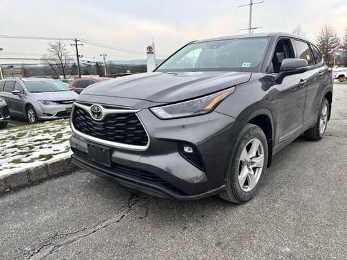 2022 Toyota Highlander LE
