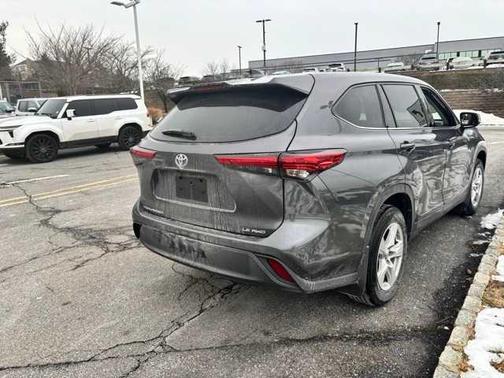 2022 Toyota Highlander LE