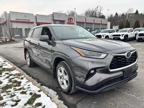 2022 Toyota Highlander LE