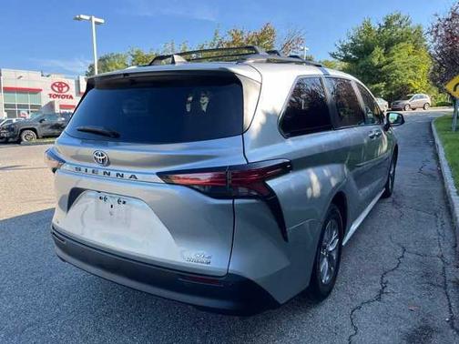 2022 Toyota Sienna XLE 7 Passenger