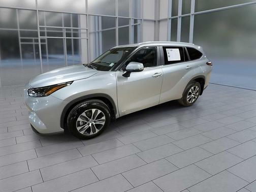 2025 Toyota Highlander Hybrid XLE